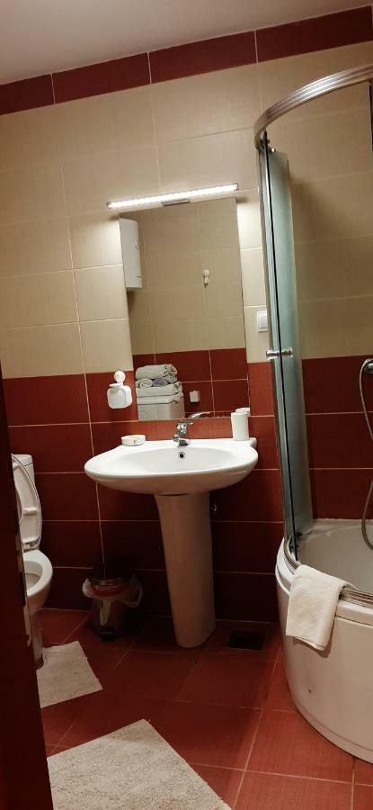 Iskra Apartman *