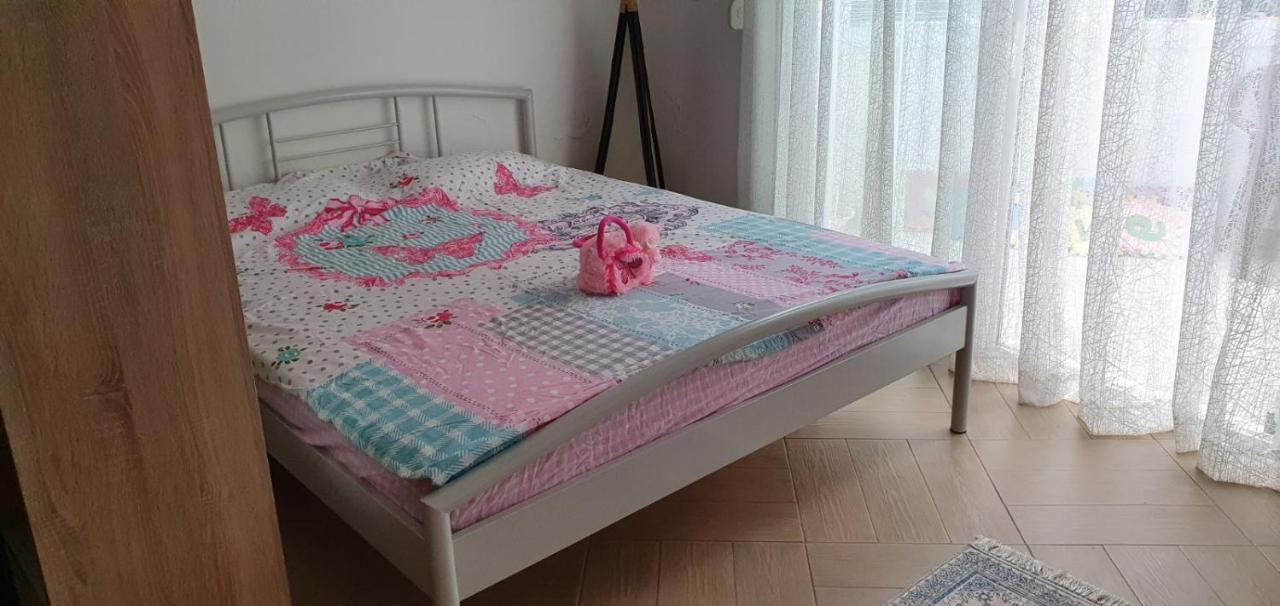 Iskra Apartman *